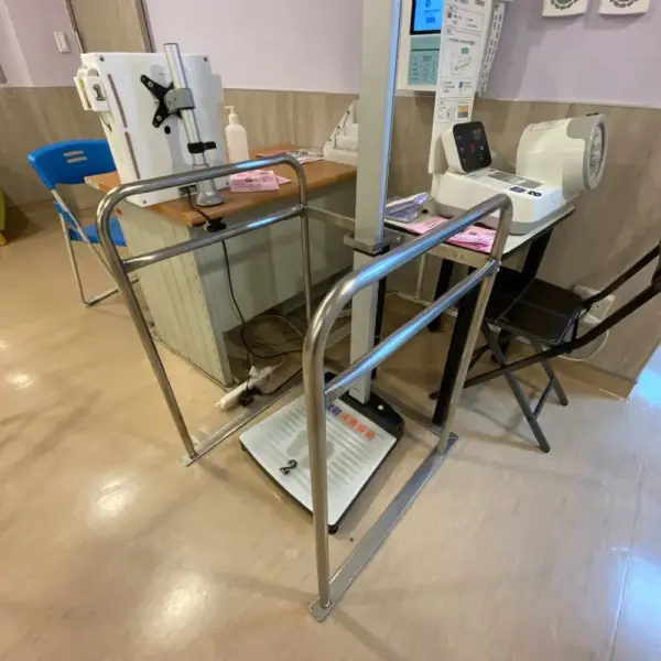 高齡友善設施體重計扶手