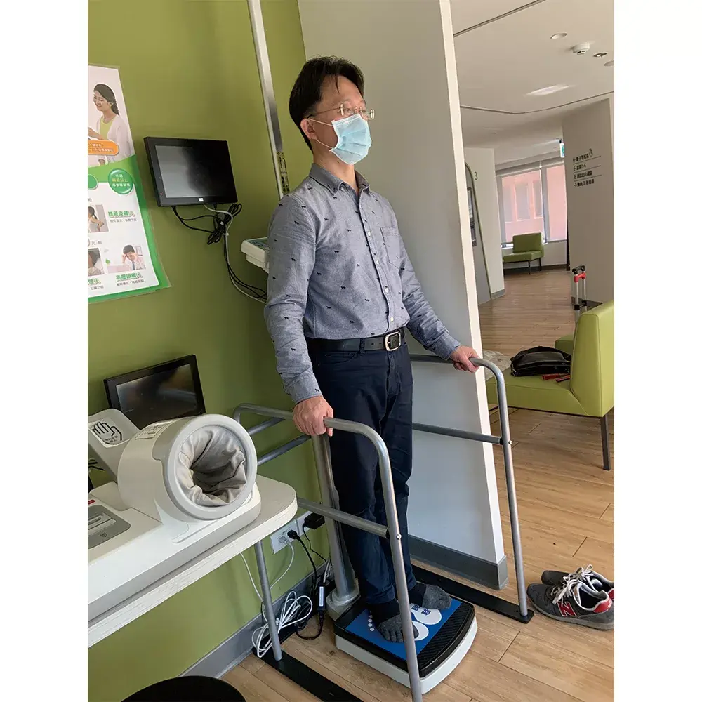 (第三代)身高體重計專用輔助站立安全扶手/加高加厚更穩固/ 14kg 6 (第三代)身高體重計專用輔助站立安全扶手